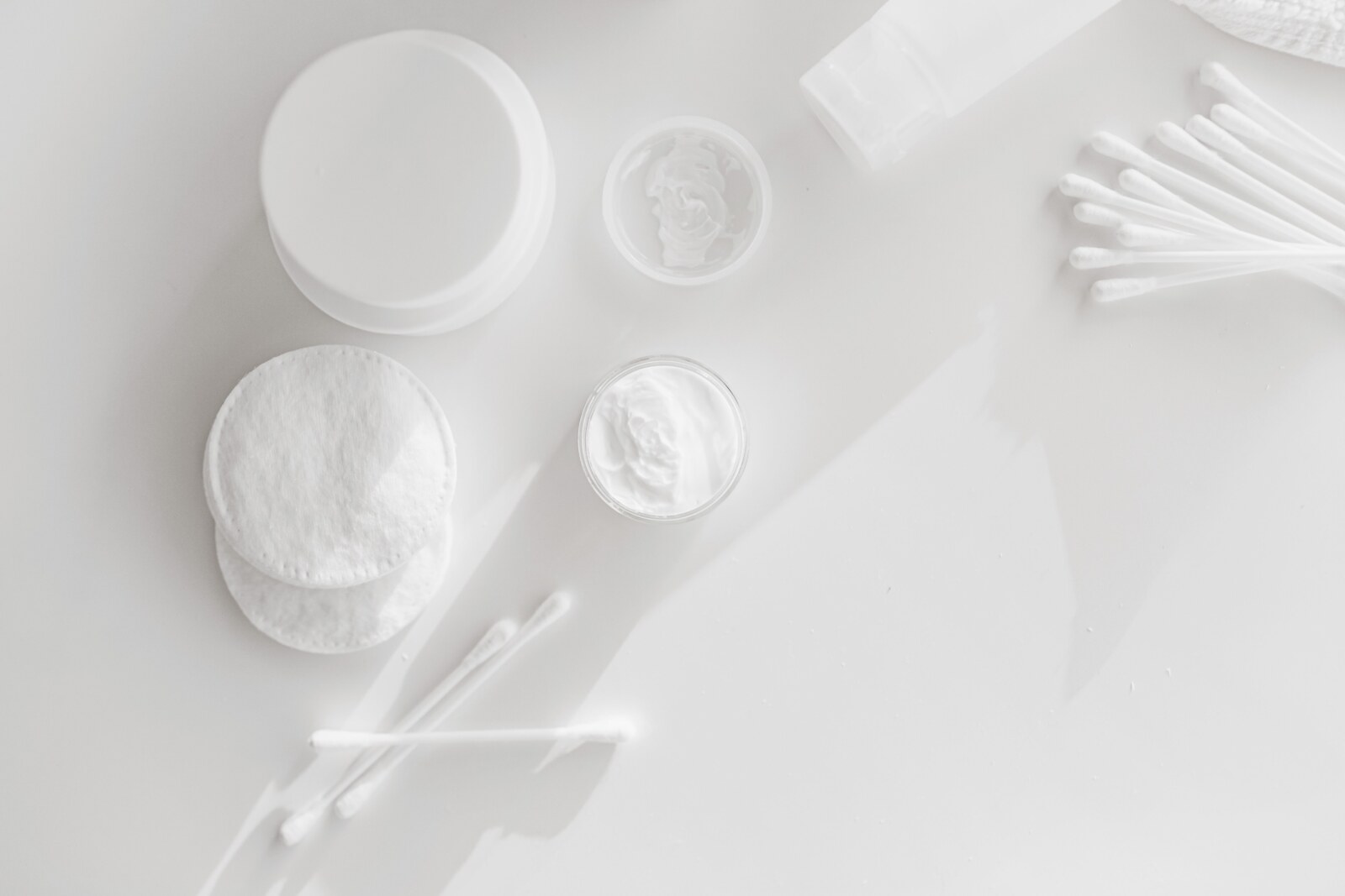 Rutinitas Skincare Pagi yang Sederhana dan Konsisten